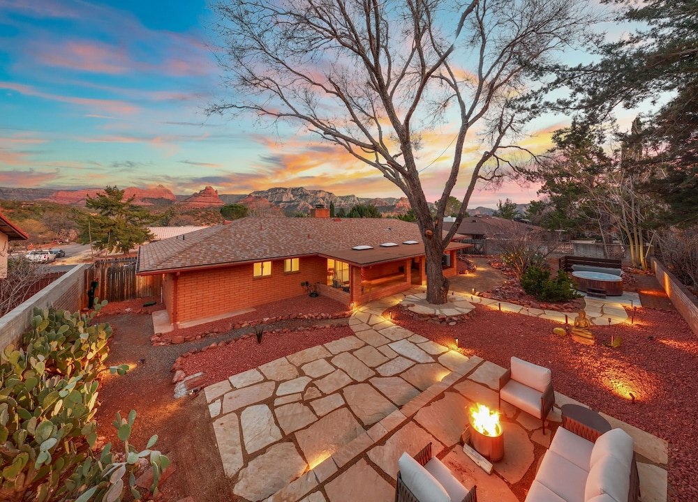 NEW Redrock Experience Views Firepit Hottub