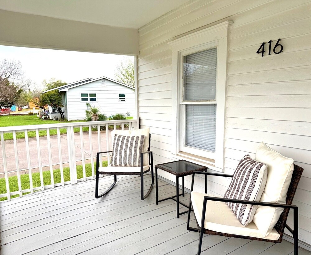 Charming Bungalow In Mckinney Walk To Downtown 2 Bedroom Bungalow