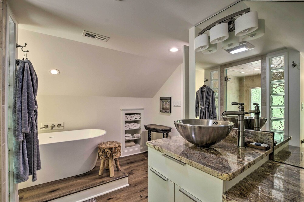 Columbus Vacations - Butterfly Creek Columbus Estate on 3 Acres! - Property Image 2