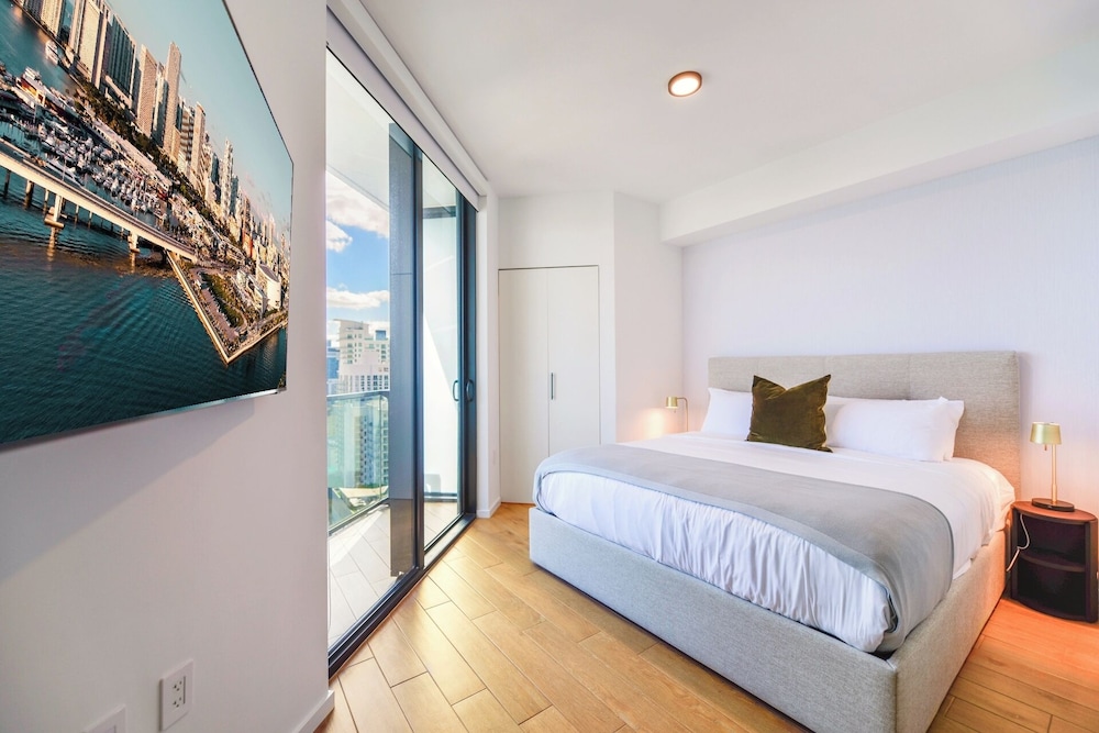Fabulous Bayside Views in this Apt