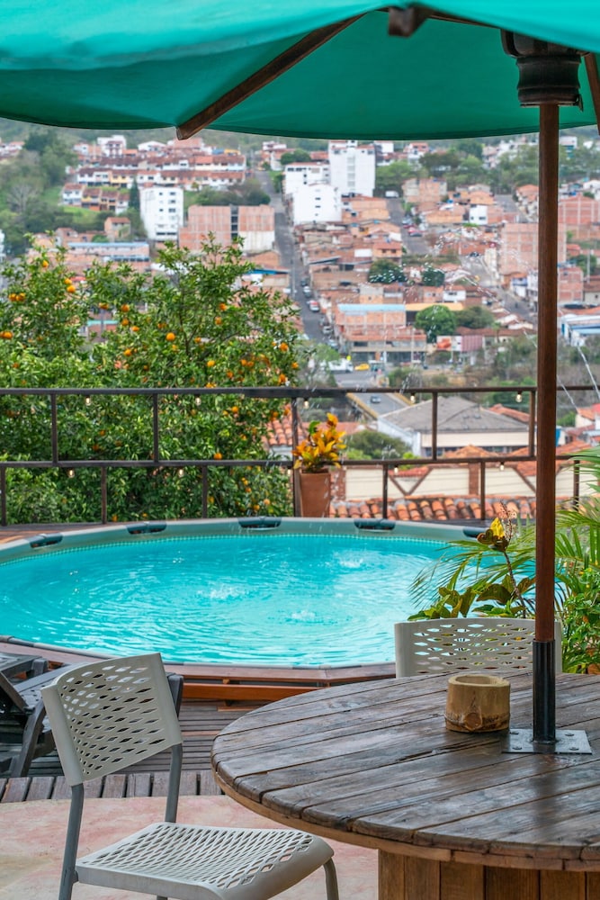 Traveler Hostel