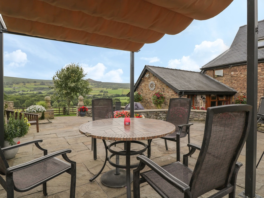 Pentre Barn