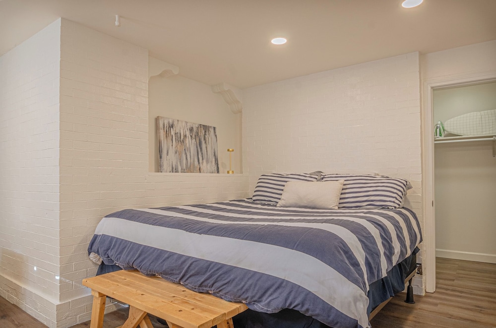 The Midtown Cozy Nook - Near Fort Moore