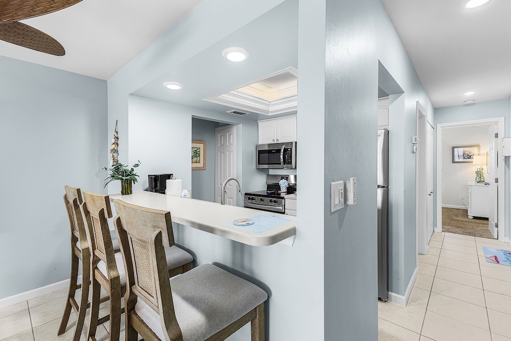 Estero Island Yacht & Racquet Club 224 1 Bedroom Condo