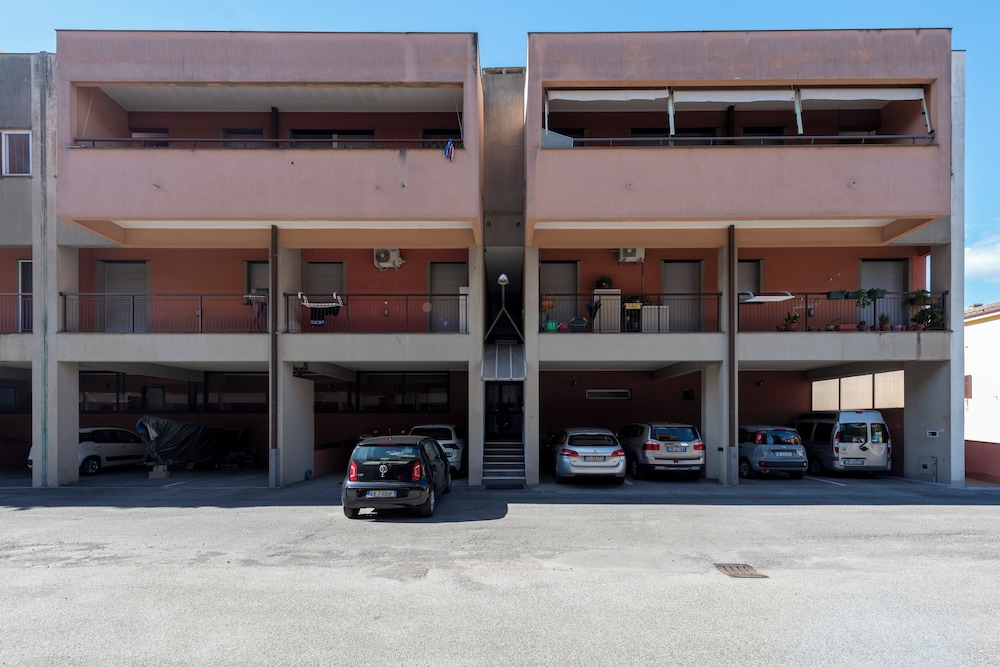 Charming 2-bed flat balcony & parking