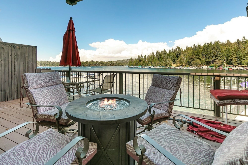 Lakeside Comfort 3 Bedroom Condo