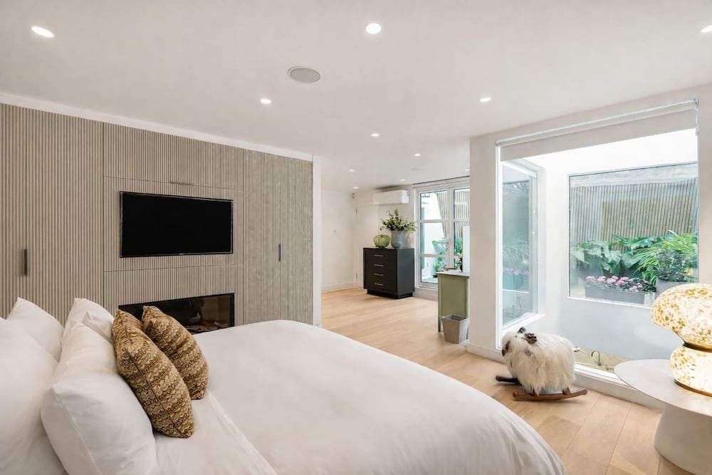 London Mews Home w Glass Atrium Terrace