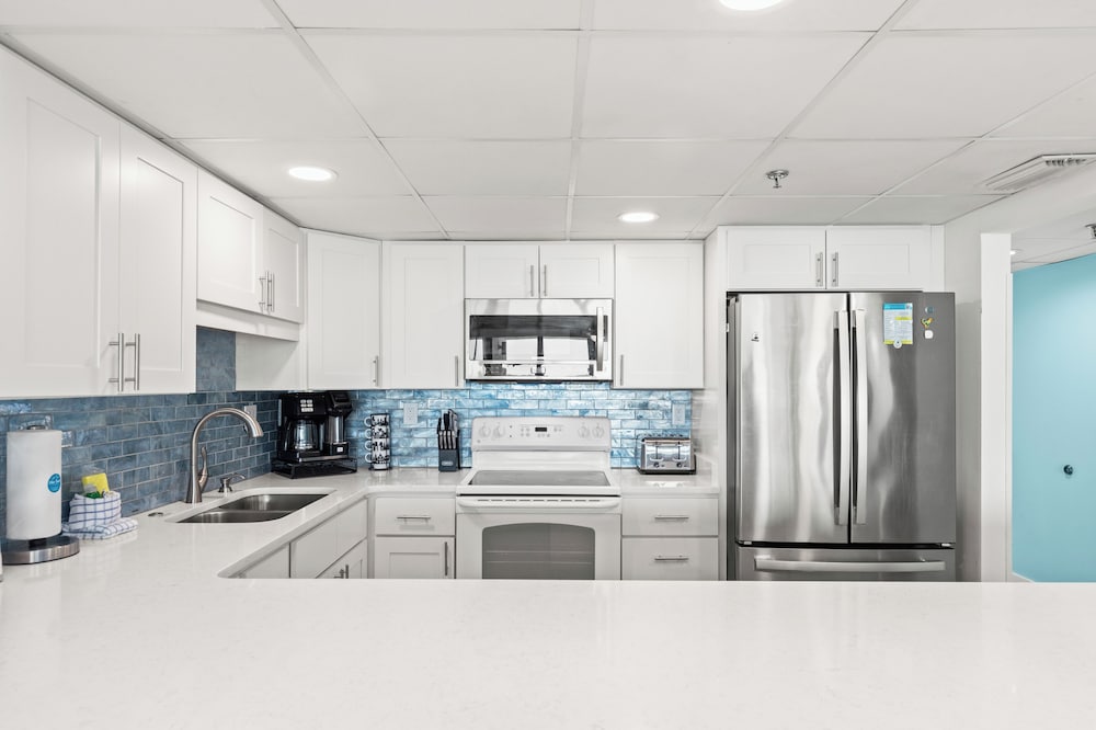 Watercrest Waves! Beachfront 2br/2ba Condo, Sleeps 8, Stunning Gulf Views!