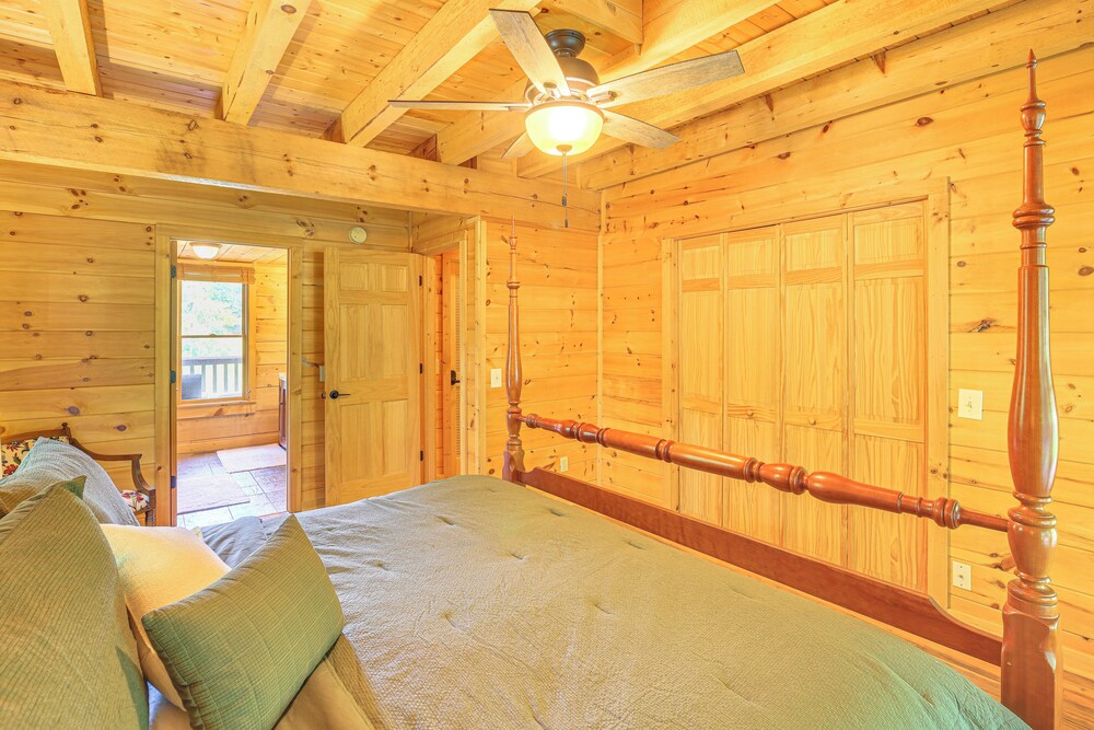 Blue Ridge Mtns Retreat w/ Views, 1 Mi to Parkway!