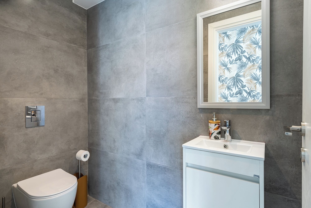 Blu Horizon - Stylish Living with Pool & Balconies in Protaras