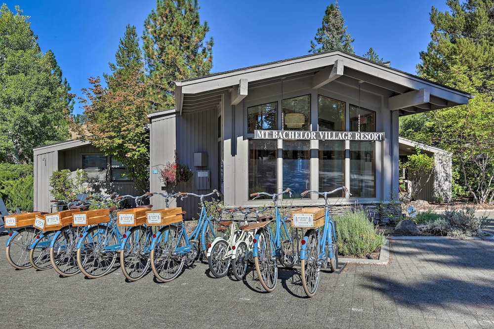 Hiking Trail & Hot Tub Access: Bend Condo w/ Deck