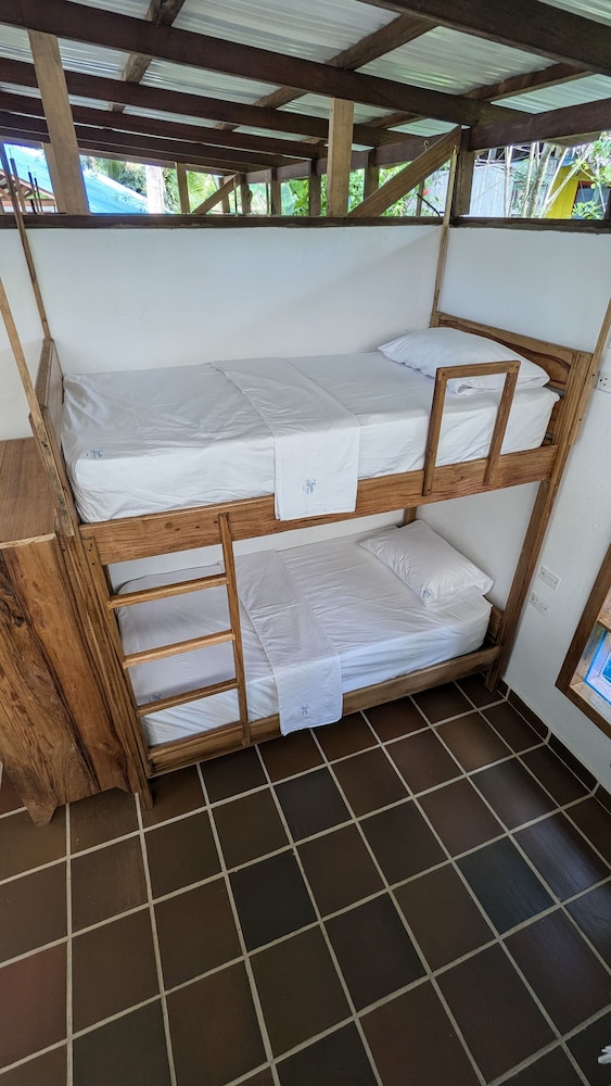 Pacific Waves Hostel & Surf