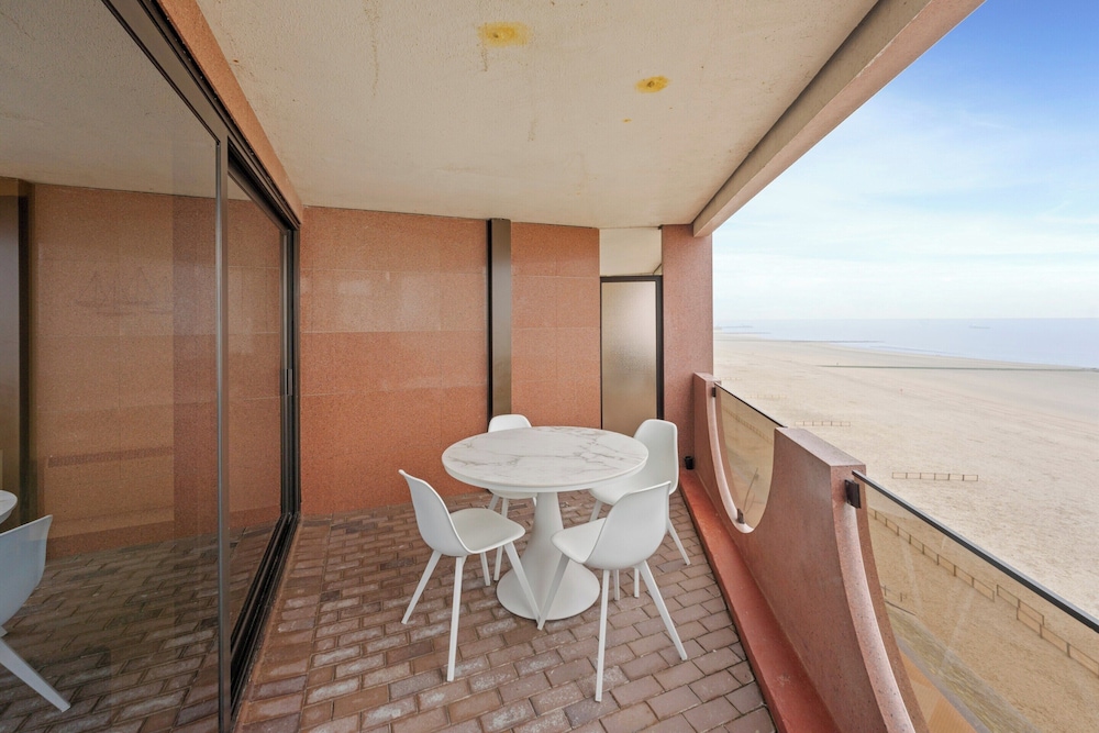 Pretty Apartment With sea View