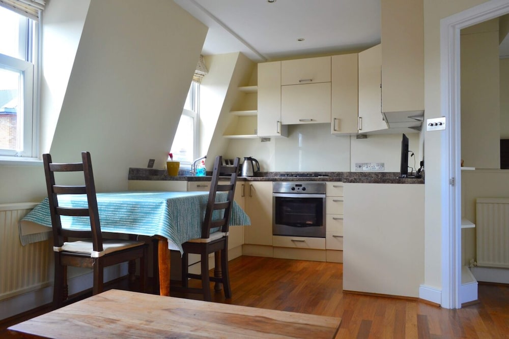 Lovely Top Floor Flat in Leafy Fulham