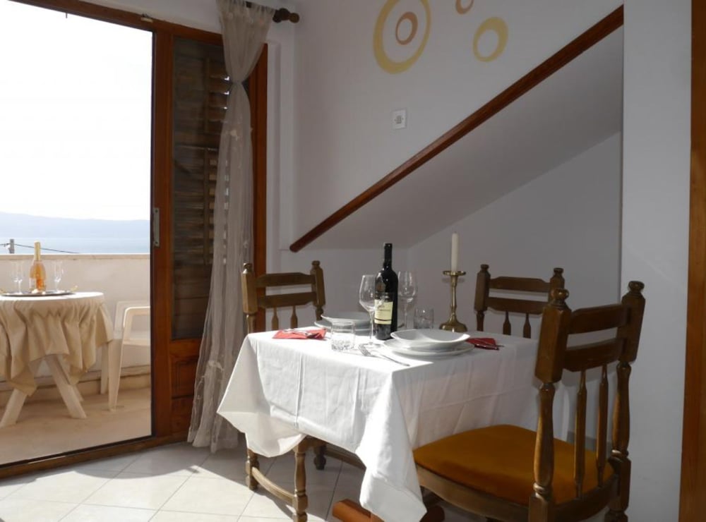 Dugi Rat Seaside Apartments