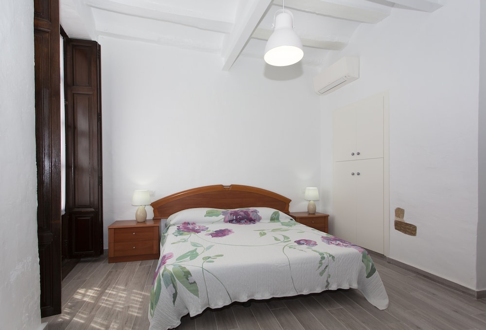 Apartment 4 People in Ground Floor view 3
