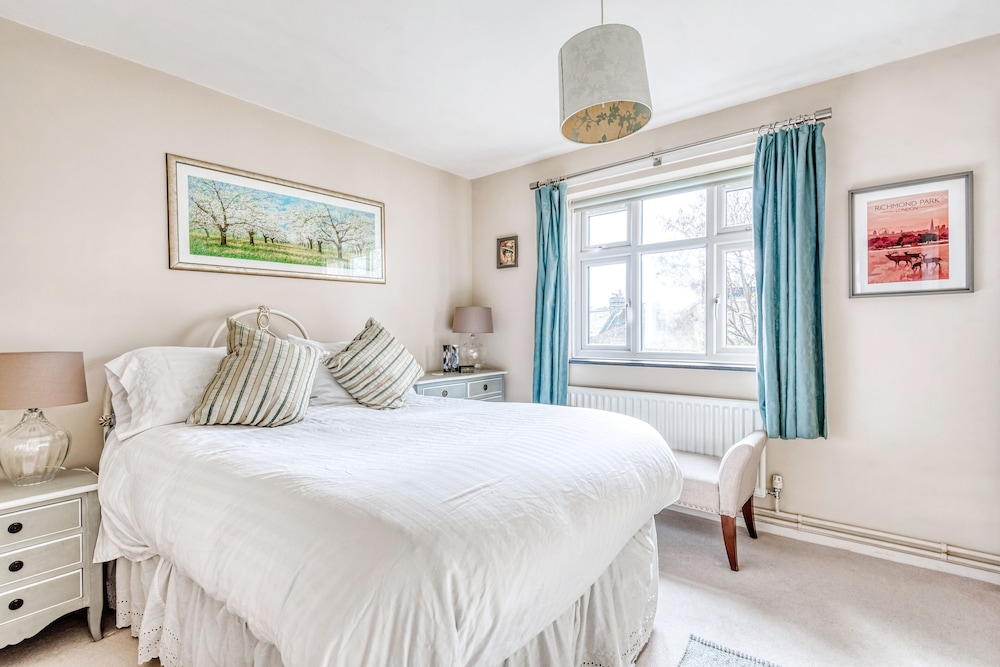 Stunning and Warm Home in Wandsworth by Underthedoormat
