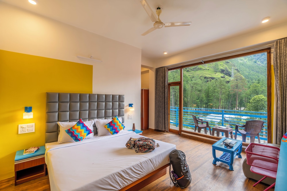 goSTOPS PLUS Kasol Manikaran Road, Bar and Hostel