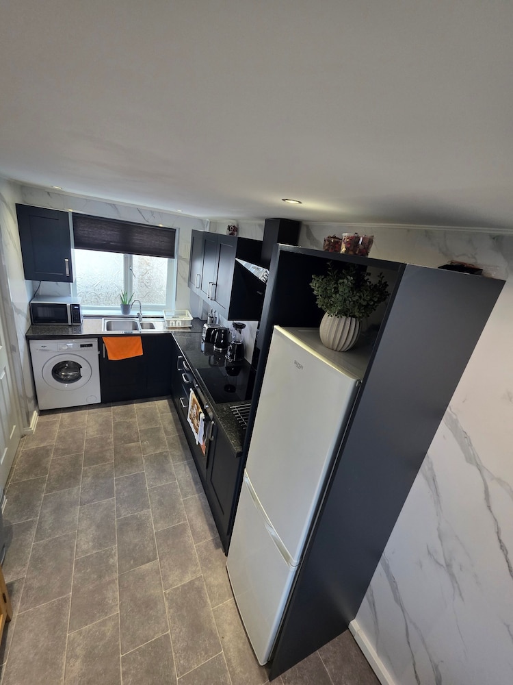 Charming 2 Bedroom Luxurious Home in Thamesmead South East London