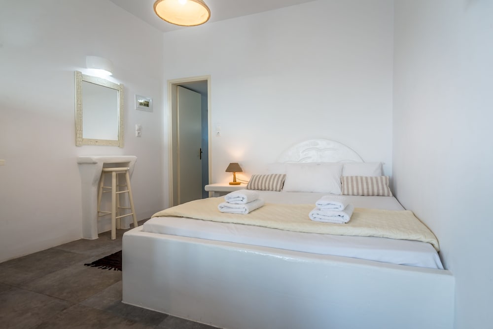 Faros Apartments