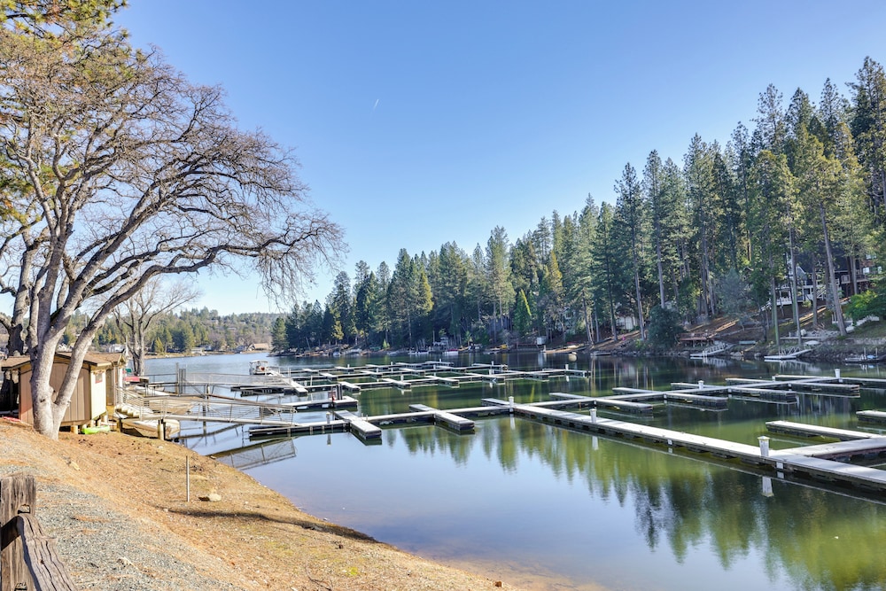 Access to Pine Mountain Lake: Family Cabin w/ Deck