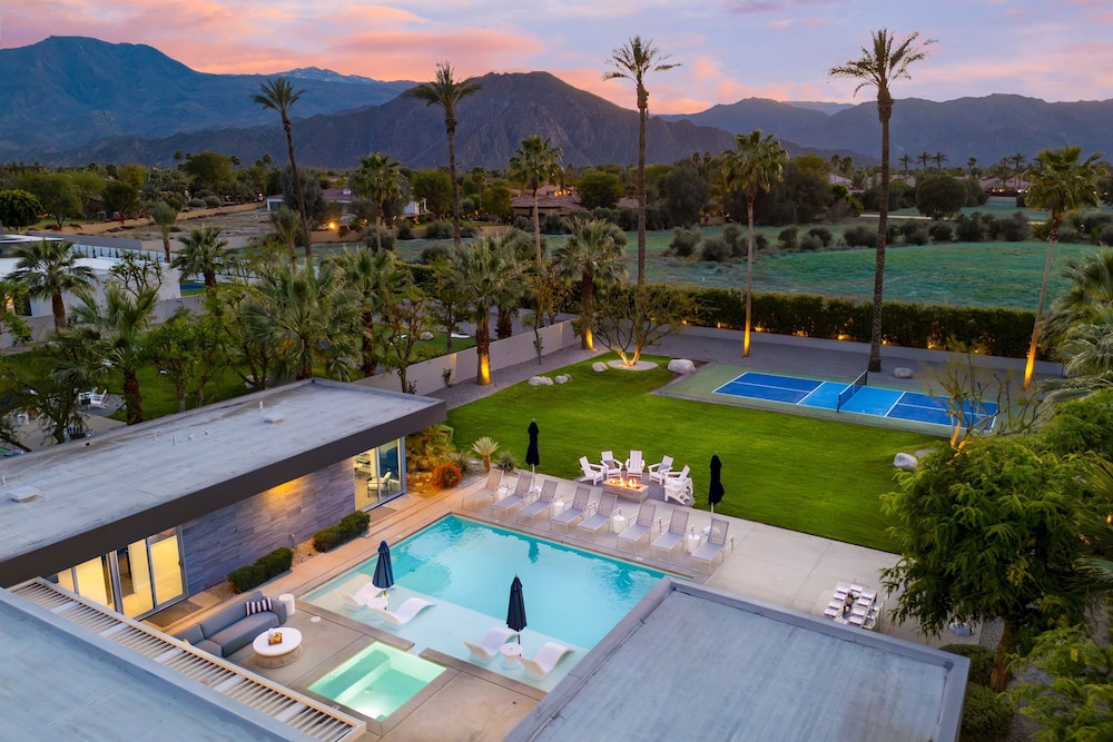 Polo Villa 2 by Avantstay Entertainer s Backyard w Pickleball Court Pool Spa 260314 6 Bedrooms