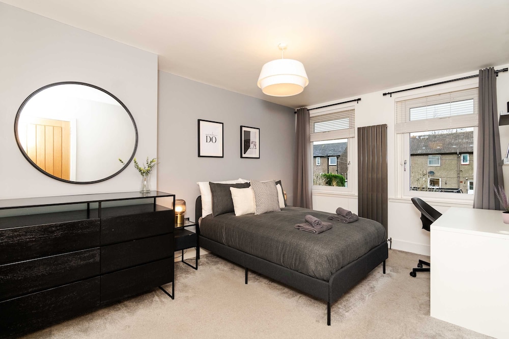 3 Bedroom House-free Parking