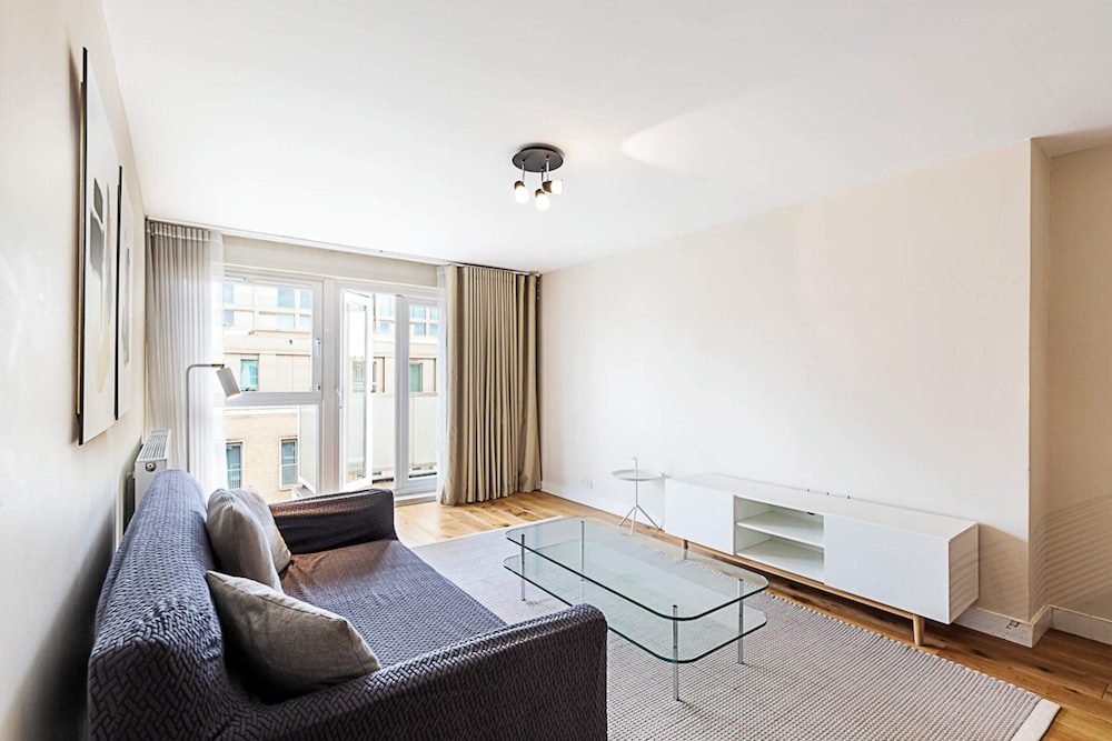 Modern Apartment With Balcony