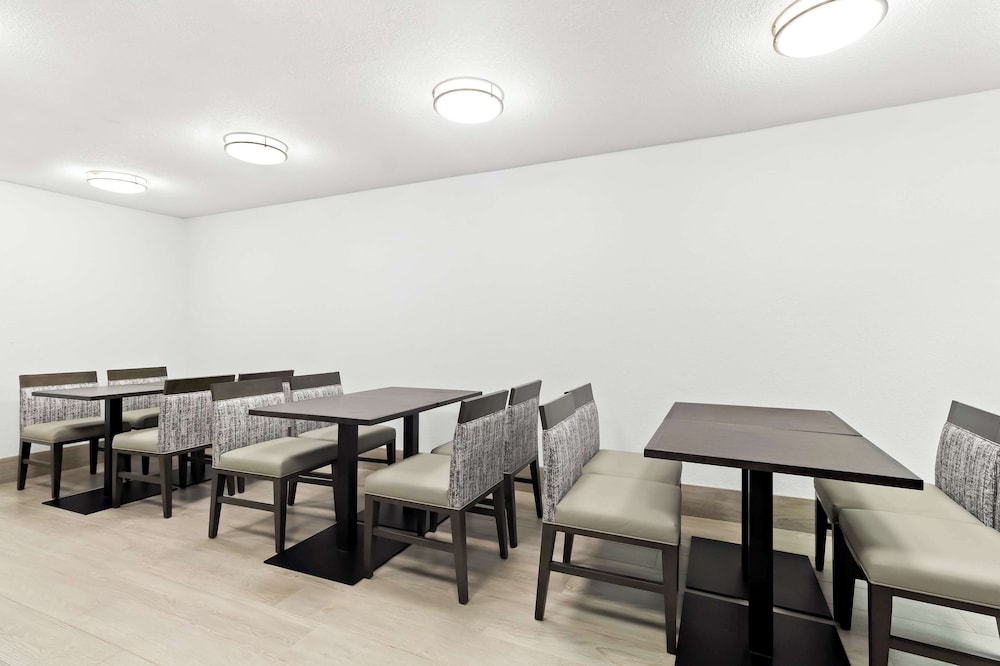 SureStay by Best Western Groves