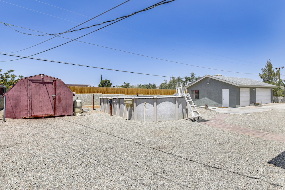 9 Mi to Joshua Tree NP: Yucca Valley Home w/ Pool