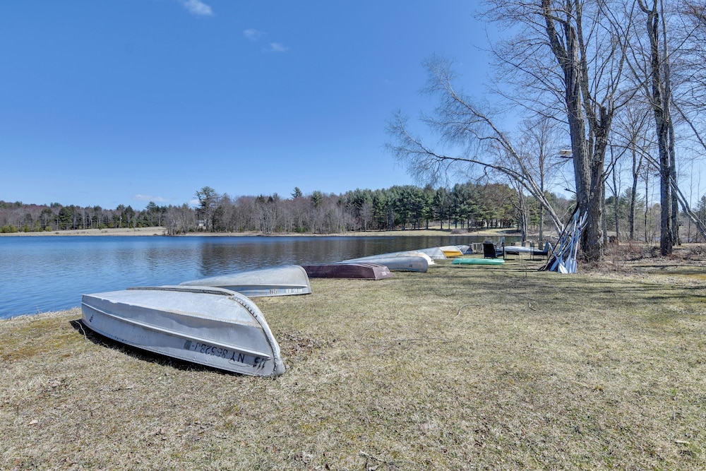 Shared Fire Pit & Kayaks: Catskills Lake Retreat!