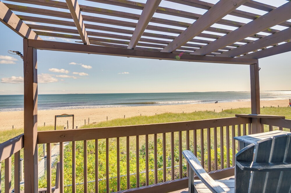 'beachfront 12' Condo on Old Orchard Beach