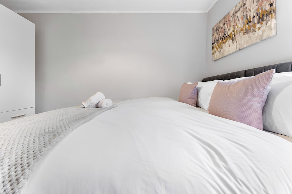 Luxe Stays Putney & Stamford