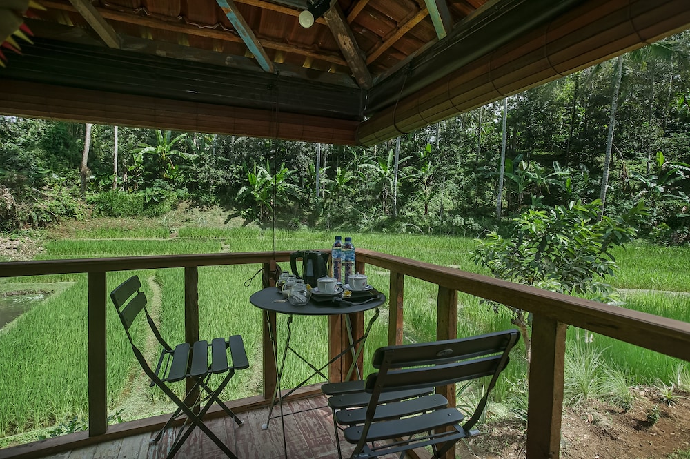 Tepi Sawah Lodge