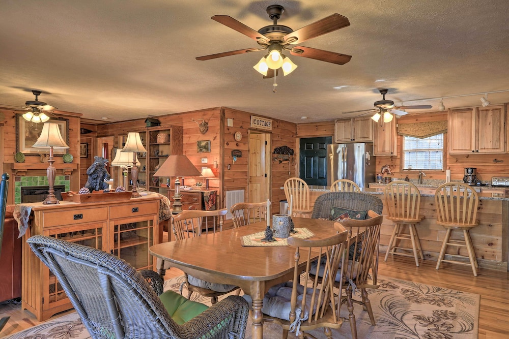 Milledgeville Vacations - Lakefront Sparta Cottage w/ Decks  Boat Dock - Property Image 6