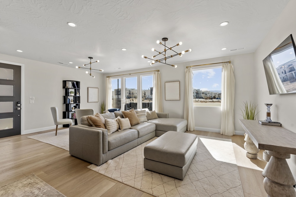 Your Happy House 5 Bedroom Townhouse