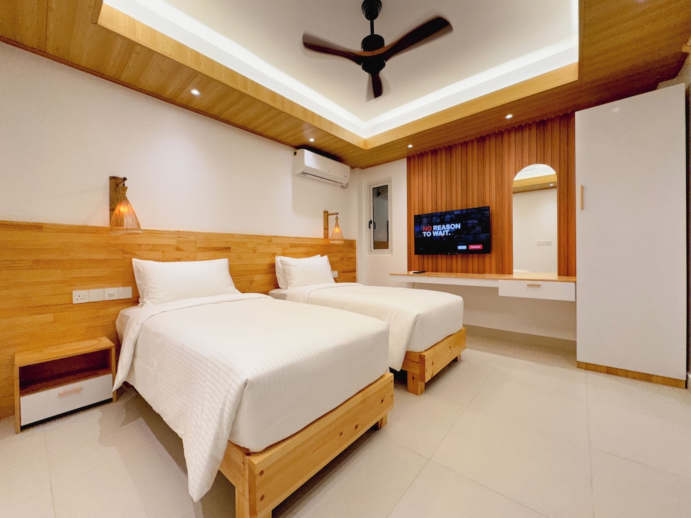 Pavona Maldives