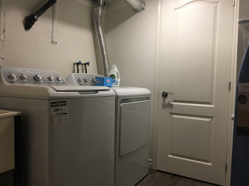 Beautiful 4BR Downtown House, Sleeps 10