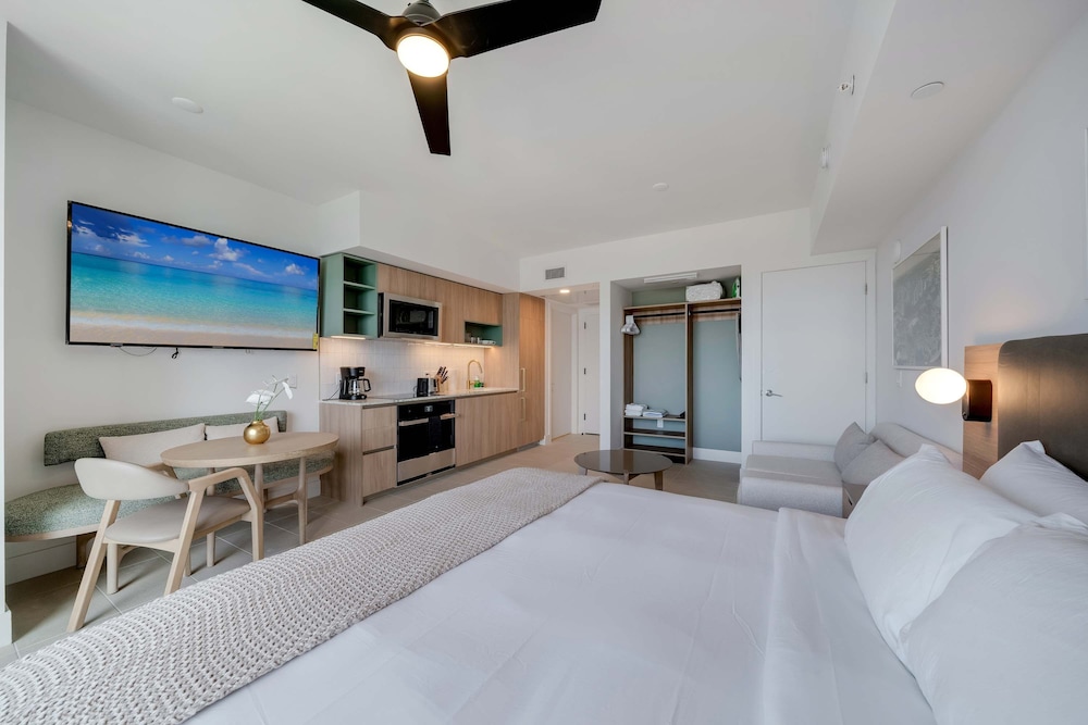 Bellini Breeze - Cozy Central Miami Pool and Gym