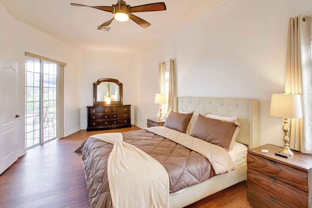 9 Mi to Downtown Fort Myers: Home w/ Lanai + Grill