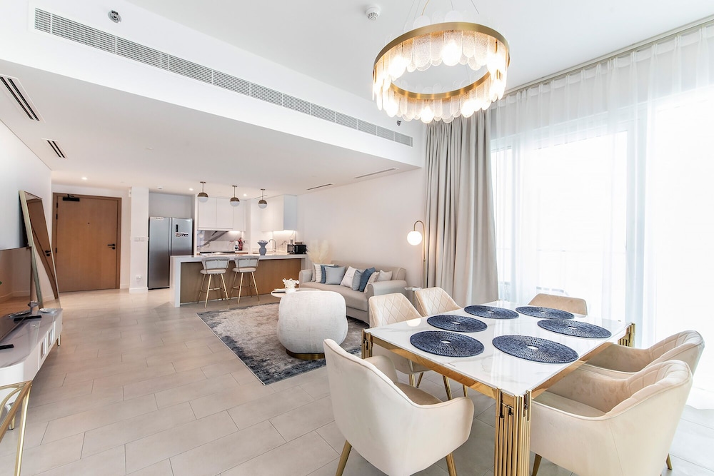 Luxury 2BR at La Vie with sea view