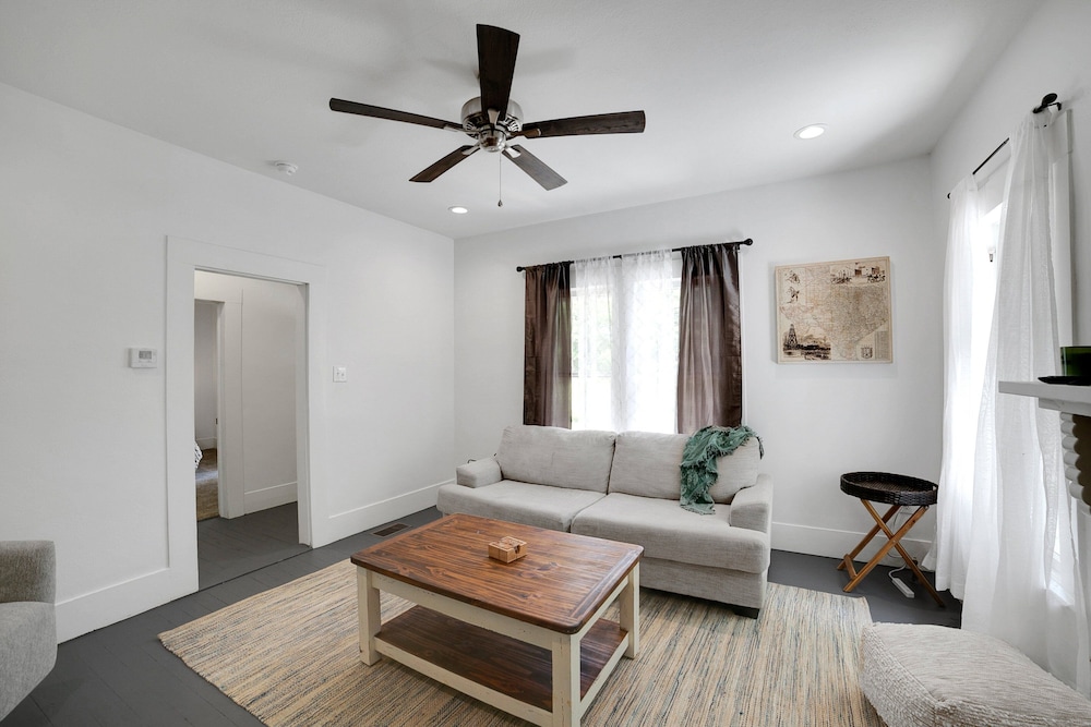 Magnolia House Walk To Festival Park 3 Bedroom Home