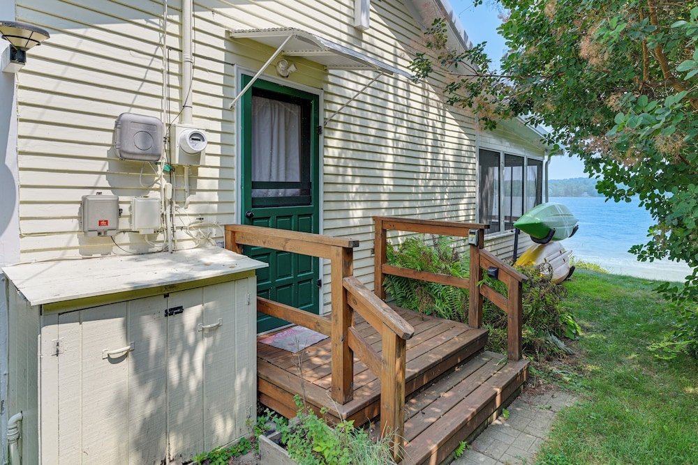 Dock & Rowboat: 'beechnut Bungalow' on Keuka Lake