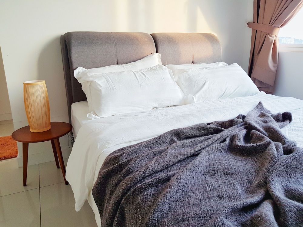 Teiw Family Homestay at Skypod Residence Puchong photo 4
