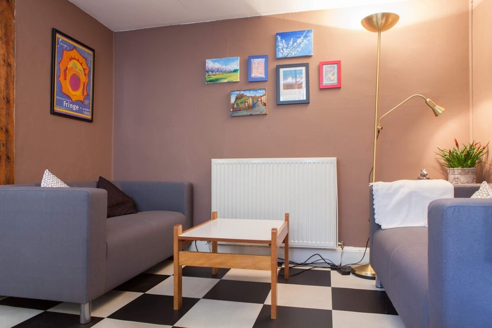 Amazing 4 Bedroom Apartment Just Off The Meadows