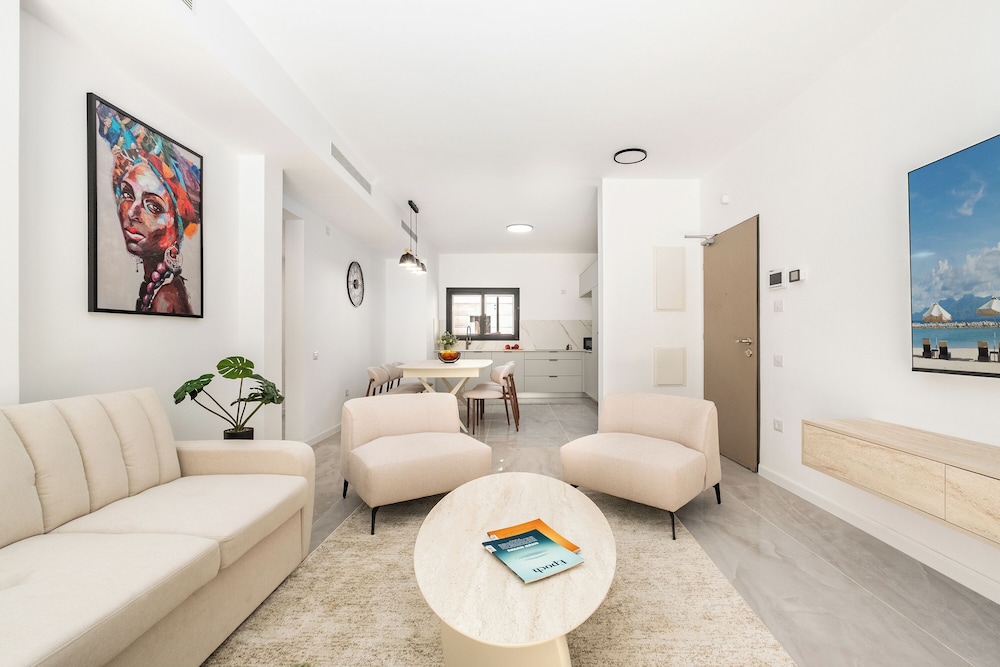 Eilat Sunny Modern Home by Sea N' Rent