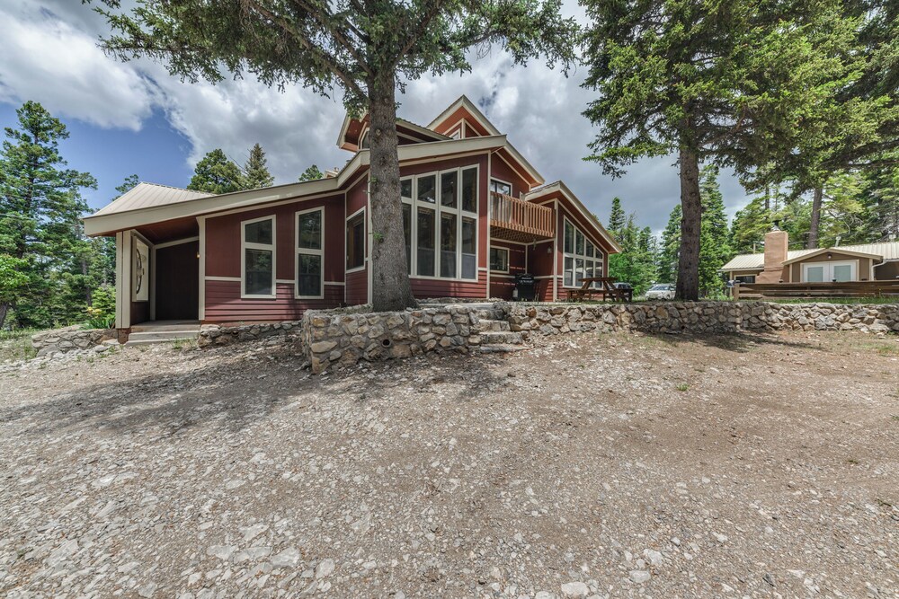 Cloudcroft Mtn Home w/ Patio, Walk to Golf Course! view 3