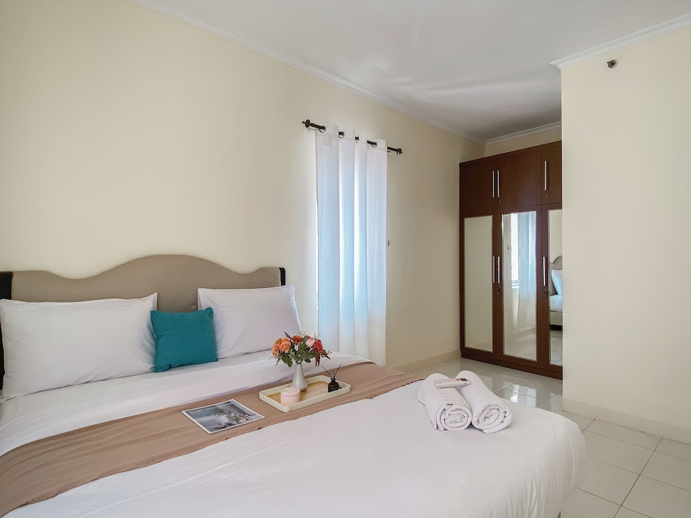 Homey And Modern 2Br At Marina Ancol Apartment