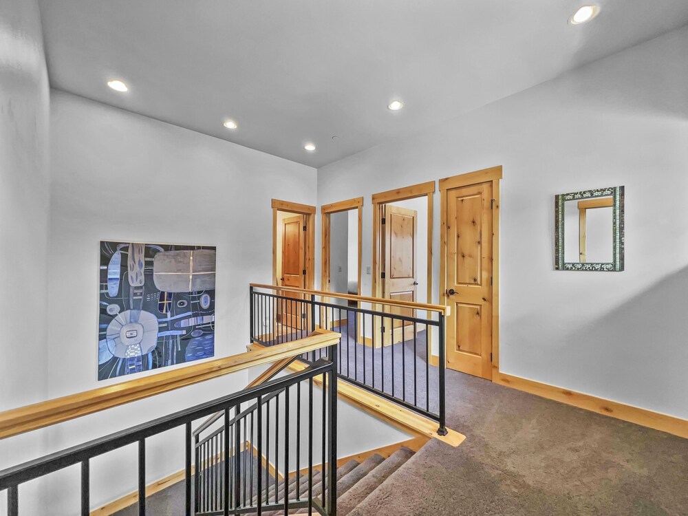 35a Union Creek Townhomes West 3 Bedroom Townhouse by RedAwning view 5