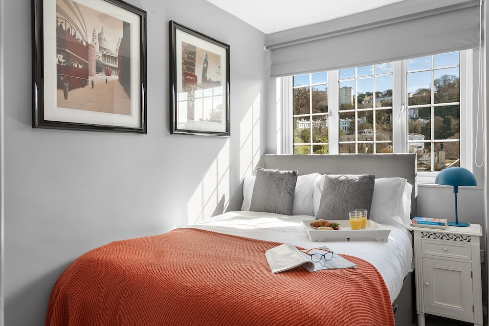 Bedford House Apartments